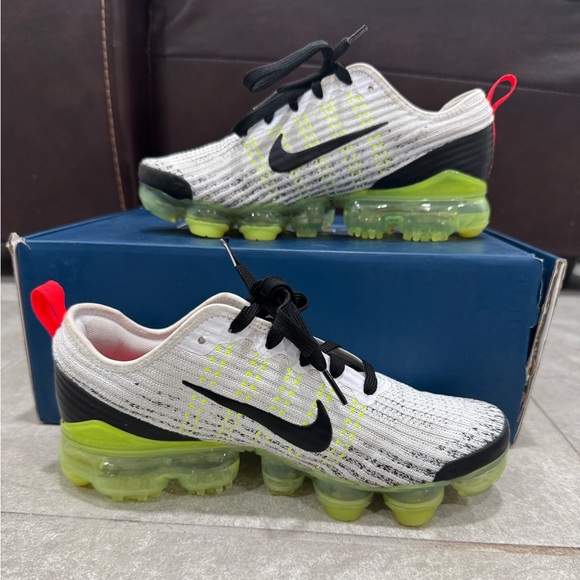 Nike Air Vapormax Flyknit 3 White Black Volt Sz 6Y/7.5Wmns - Picture 2 of 7